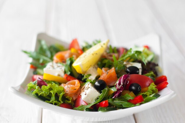 Salad with smoked salmon and vegetables