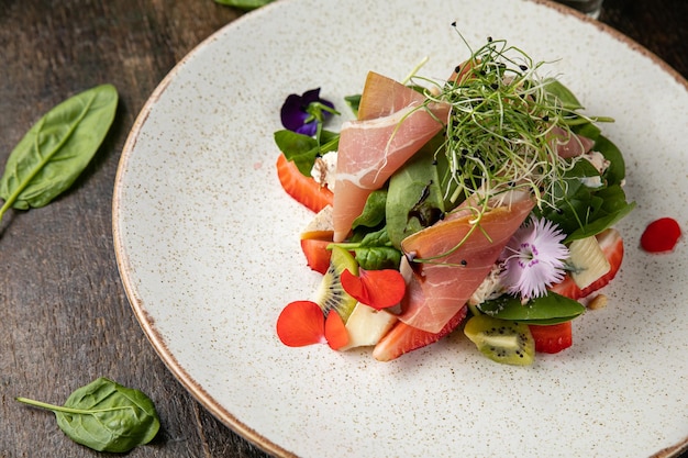 Salad with strawberries parmesan and prosciutto