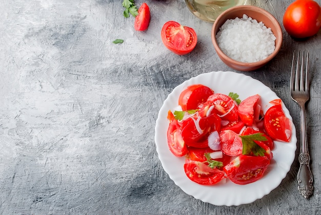 Salad with tomatoes and onions