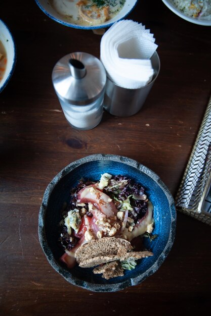 Salad with wine pear crackers and blue cheese