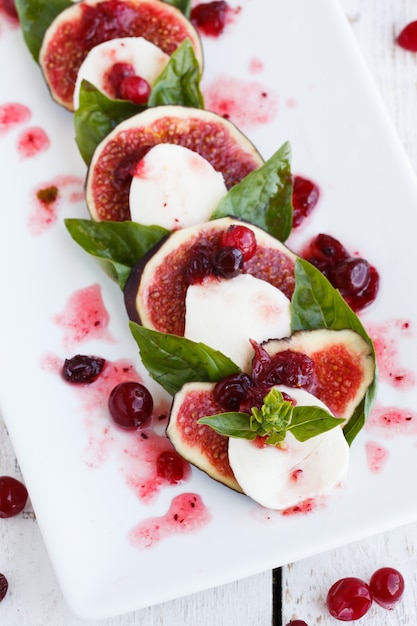 Salade Caprese Met Mozarella, Veenbessen