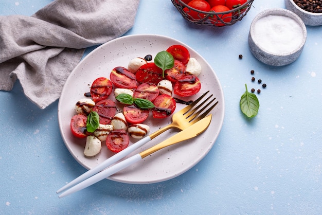 Salade Caprese Met Tomaten En Mozzarella