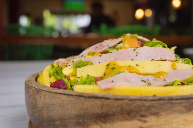 Foto salade dichtbij in een restaurant