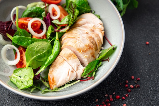 salade kipfilet groente tomaat ui groen mix bladeren sla vers maaltijd eten snack