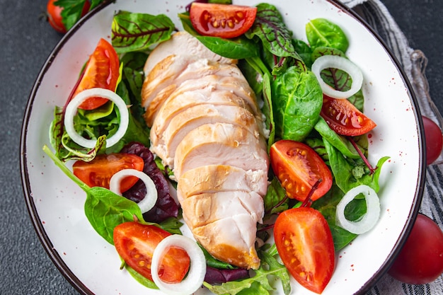 salade kippenvlees groente tomaat kipfilet groen mix bladeren sla maaltijd eten snack