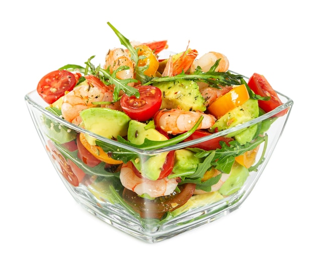 Salade met avocado garnalen verse cherry tomaten en rucola in glazen kom