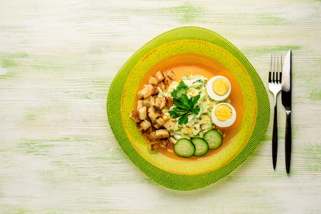 Salade Met Eieren En Groenten In Het Zuur