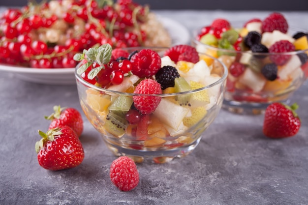 Salade Met Fruit En Bessen