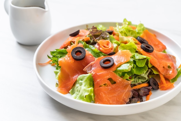 Salade met gerookte zalm