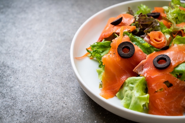 Salade met gerookte zalm