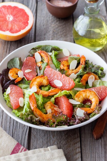 Salade met grapefruit, garnalen en amandelen Gezond eten