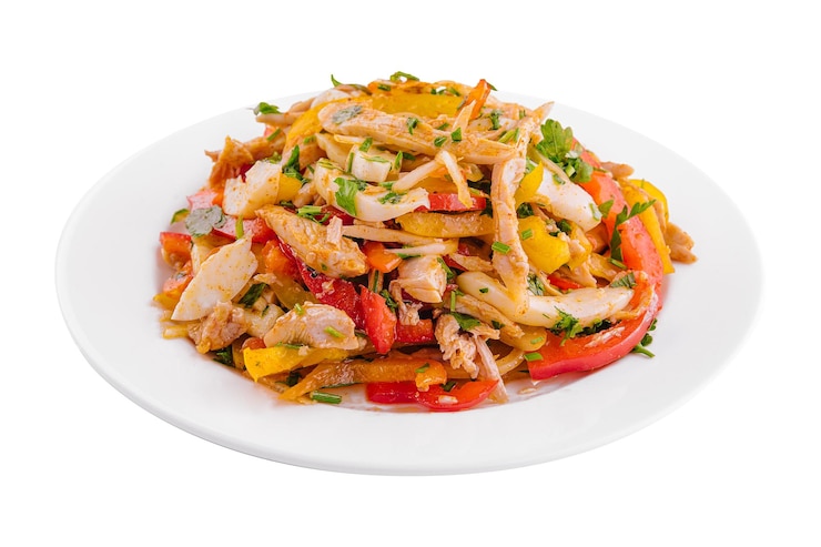 Foto salade met kipfilet en rauwkost