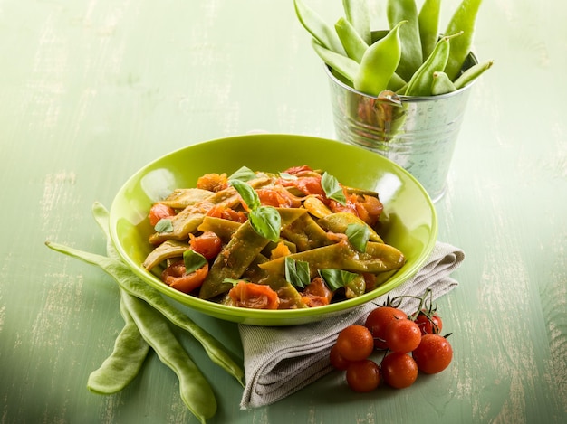 Salade met platte sperziebonen en tomaten