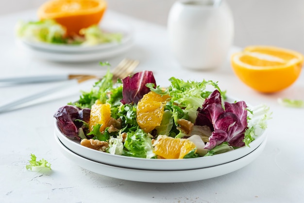 Salade met sinaasappels en walnoot