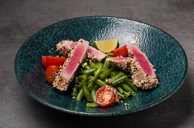 Salade met tonijn, snijbonen en tomaten