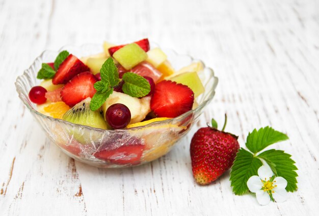 Salade met vers fruit