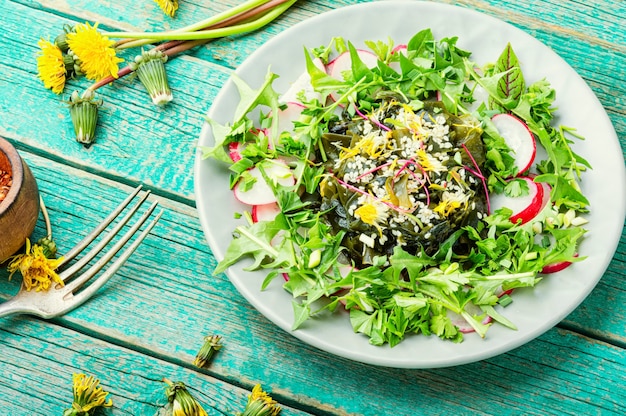 Salade met zeewier en greens