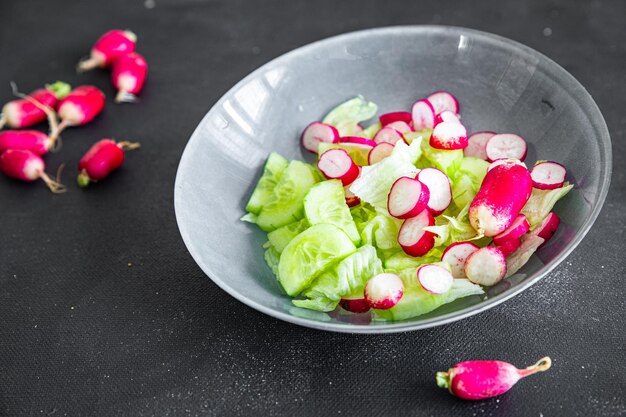 salade radijs groenten komkommer groente sla blad vers gezond maaltijd voedsel snack dieet