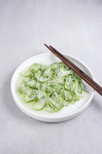 Salade Timun Jepang Japanse komkommersalade met sesamzaad of sunomono