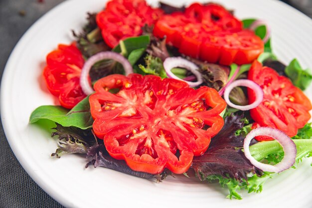 salade tomaat groente vers gerecht gezonde maaltijd eten snack op tafel kopieer ruimte voedsel achtergrond