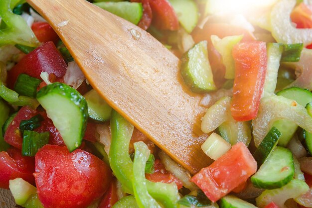 Salade van sappige verse groenten close-up Een gezonde snack