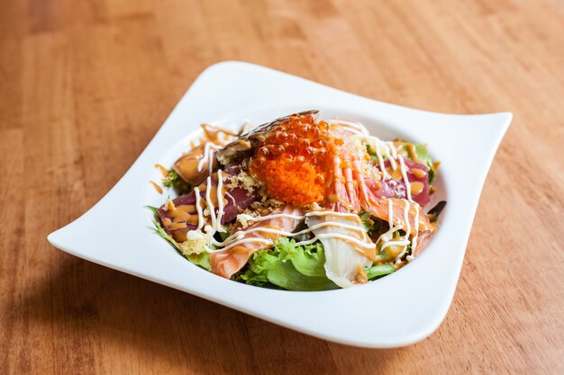 salade zeevruchten Japanse stijl eten met garnalen