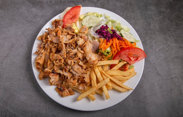 Saladedonorbord Doner Teller mit Salat