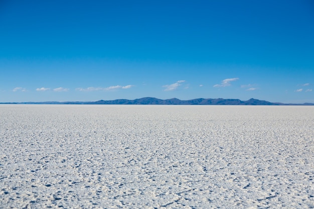 Foto salar de uyuni, bolivia. la più grande distesa di sale del mondo. paesaggio boliviano