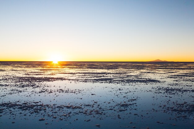 Foto salar de uyuni, bolivia. la più grande distesa di sale del mondo. paesaggio boliviano