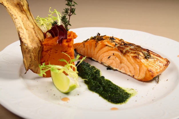 Salmon fillet in spices with spinach and carrot puree