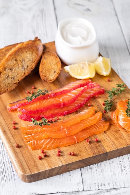 Salmon gravlax with sour cream