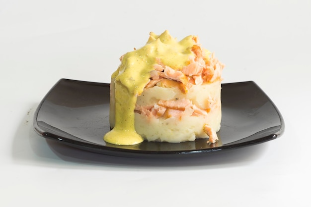 Photo salmon and mashed potato tartare