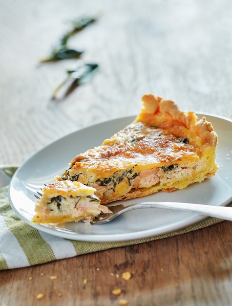 Salmon quiche with spinach