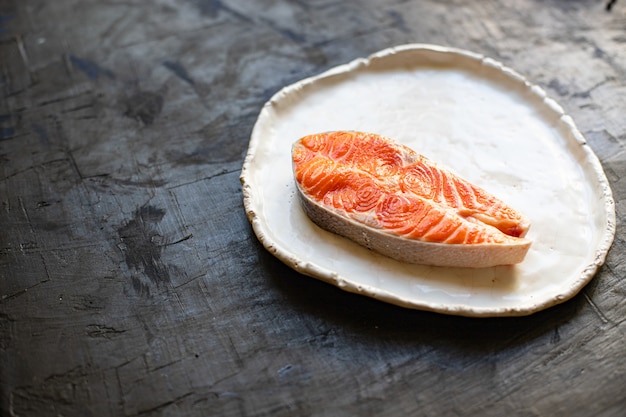 Foto bistecca di filetto di salmone crudo ingrediente naturale del prodotto