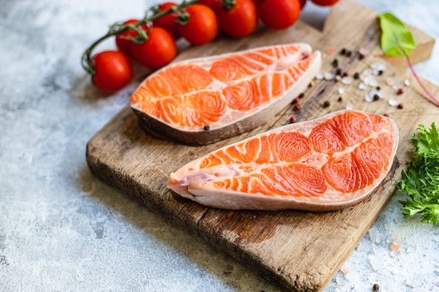 Salmone crudo pesce rosso bistecca filetto di pesce