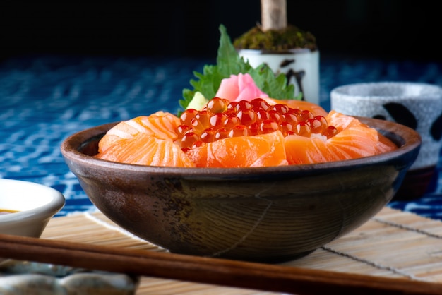 Salmon sashimi and salmon roe with rice