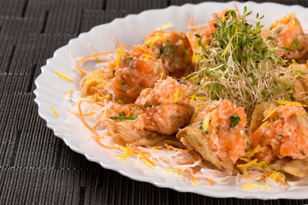 Salmon sashimi with Japanese mayonese served as an apetizer.

