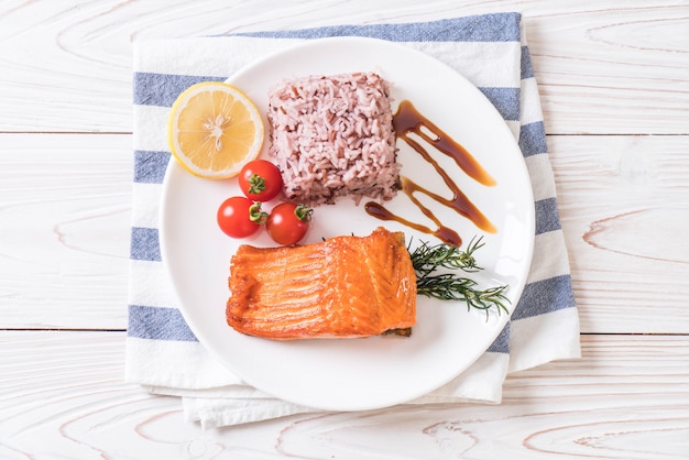 Salmon Steak with Berry Rice 