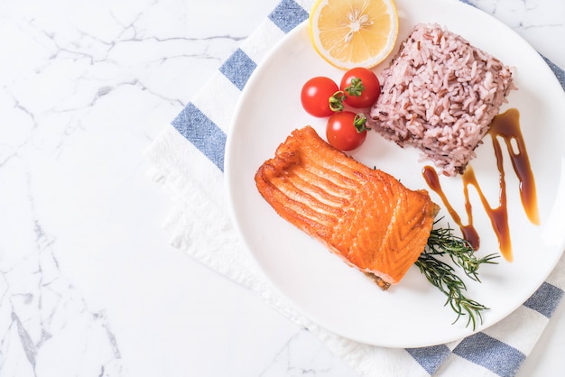 Salmon Steak with Berry Rice 