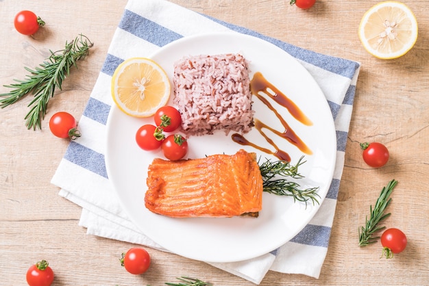 Salmon Steak with Berry Rice 