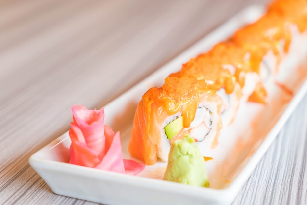 Premium Photo | Salmon sushi roll