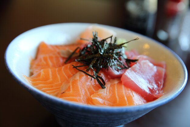 鮭とマグロの寿司ドン