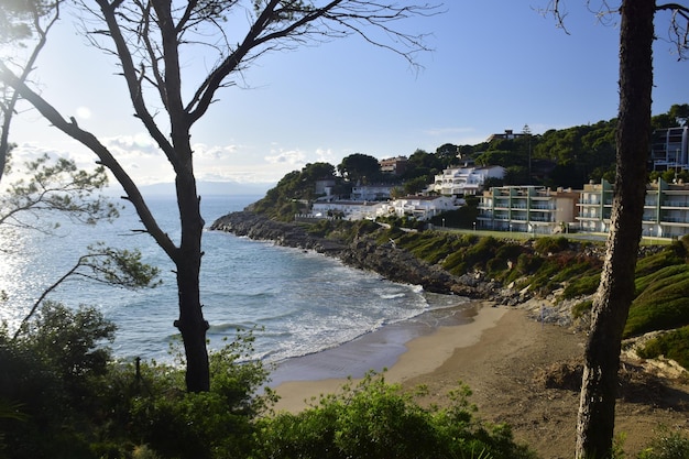 Salou Spanje 13 november 2019 Uitzicht op de rotskust met hotels langs de kust