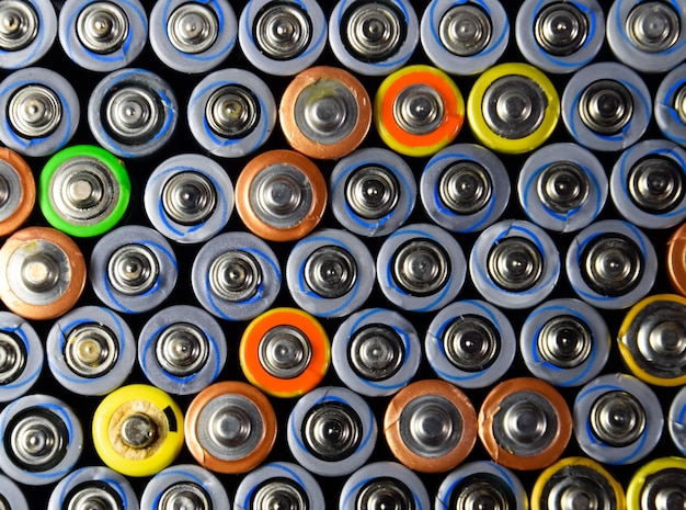 Foto batterie saline e alcaline fonte di energia per la tecnologia portatile batterie aaa e aa