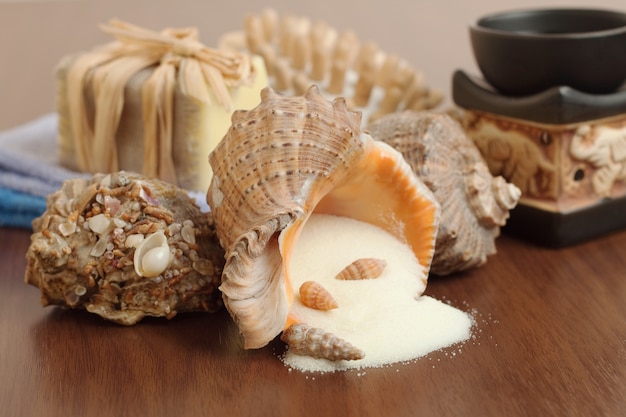 Photo salt in the seashell as bath accessories