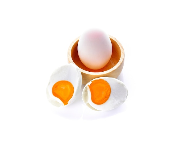 Photo salted eggs on a white background