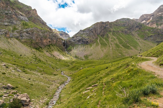 Salto de Tendenera waterval in de Ripera vallei Panticosa in de Pyreneeën Huesca