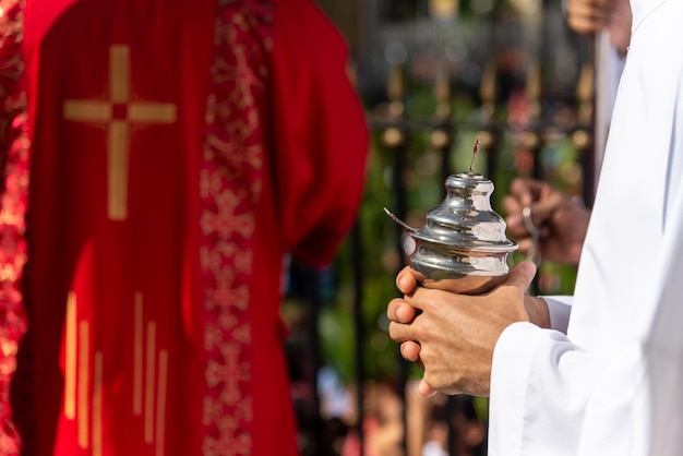 Photo salvador bahia brazil april 02 2023 catholic church priests are participating in the palm sunday procession in the city of salvador bahia