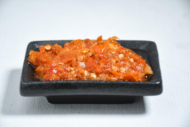 Photo sambal hot chili sauce is a spicy indonesian traditional food with ingredients red chili