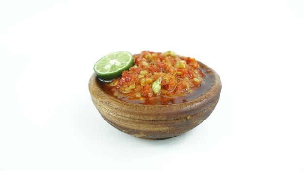 Sambal limau sfondo bianco